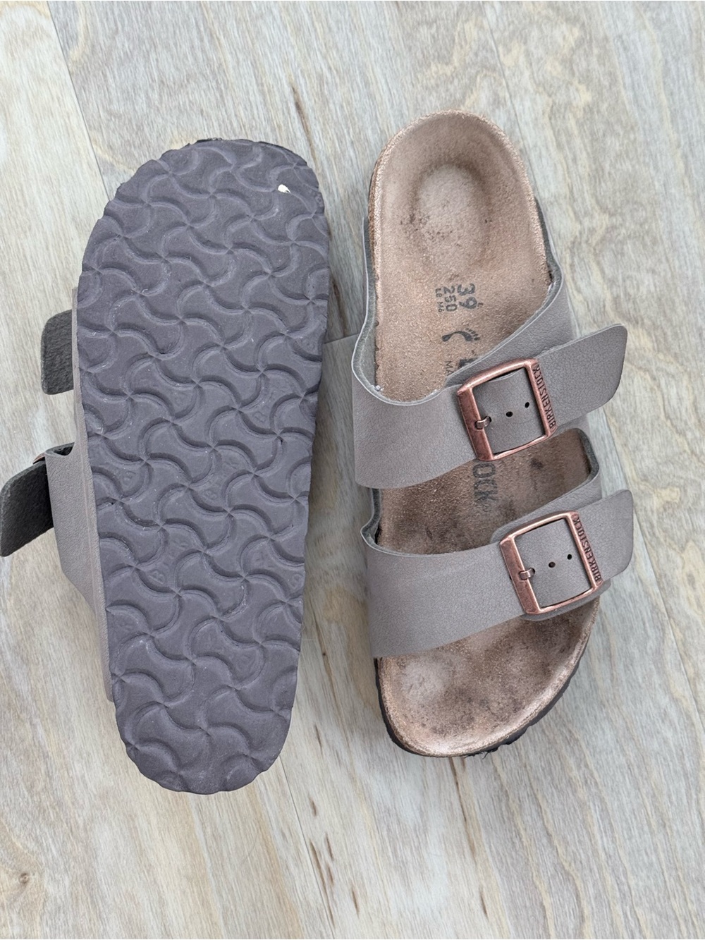 Birkenstock Arizona Sandals – Taupe – EU 39 / US 8-8.5 - Picture 2 of 3